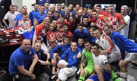 Putin foi ao balneário da Croácia e tirou esta foto com a equipa