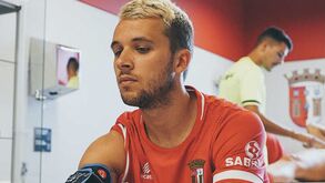 Apresentação com 22 jogadores e três reforços