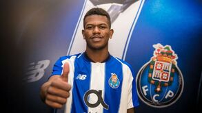 Emerson Souza chega para a equipa B