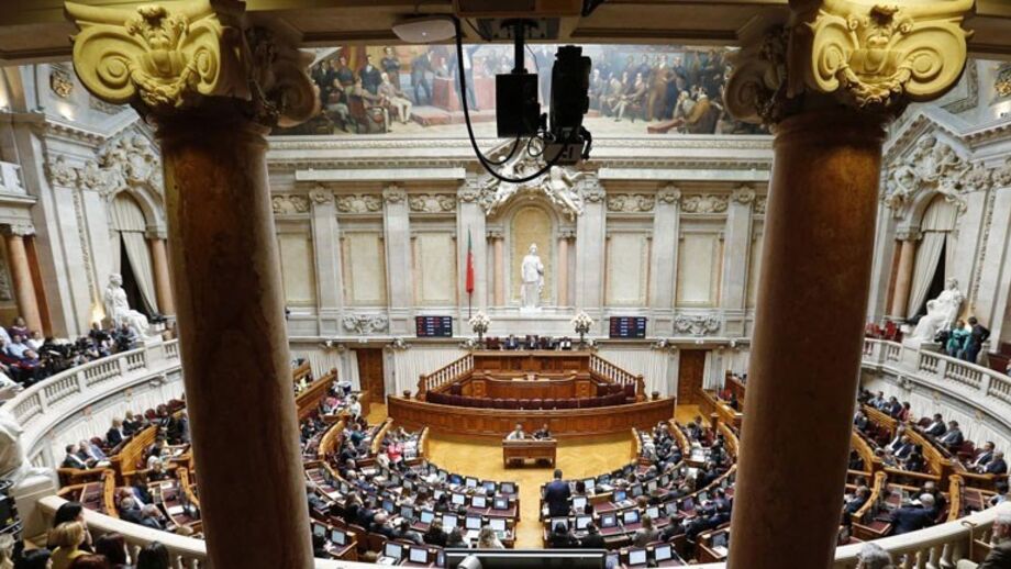 Petição dos 22 títulos vai a debate