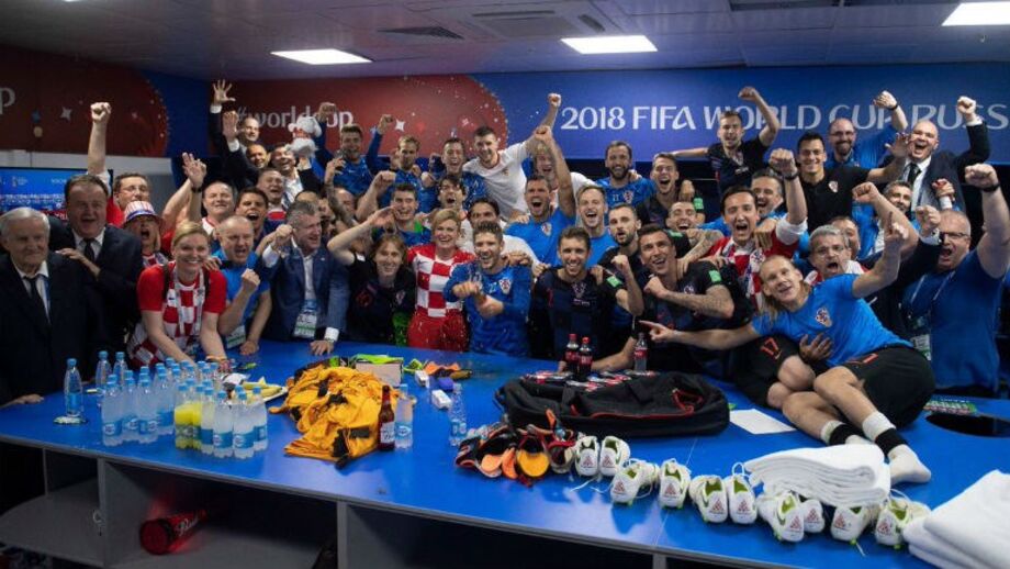 A Presidente da Croácia não perdeu nada do jogo dos quartos de final nem da festa no balneário