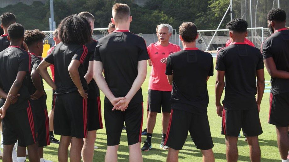 Mercado a ferver: Mourinho à pesca no Bayern e mais um jogador anunciado pelo FC Porto