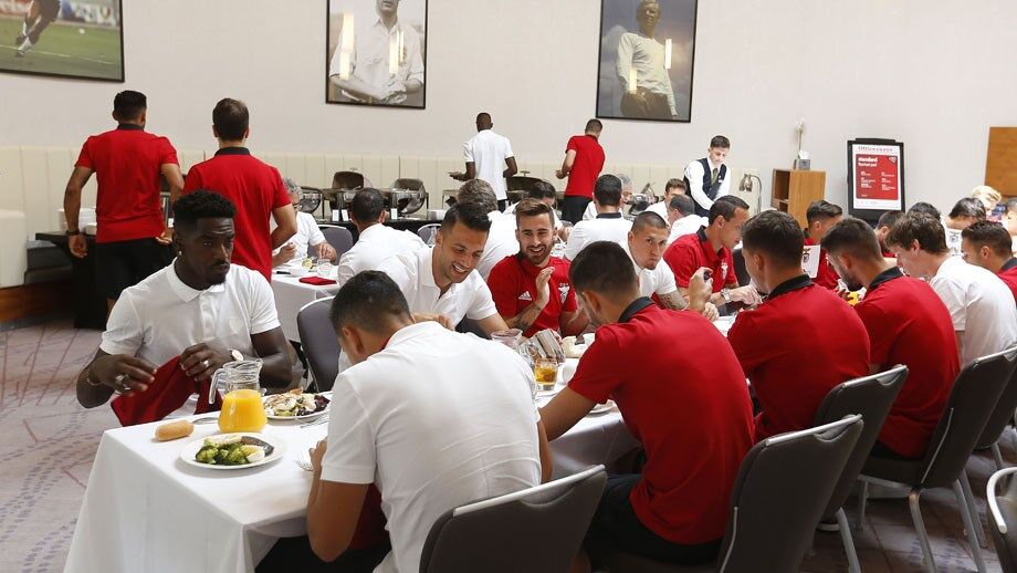 Telemóveis ficam fora da sala das refeições: Benfica com tolerância zero a interferências