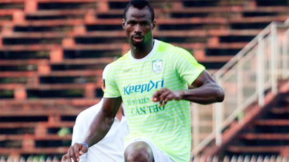 Abraham Adelaja reforça o ataque do U. Madeira