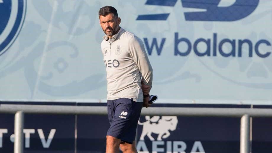 FC Porto atrasou treino para receber 'lição' de arbitragem