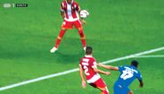 <strong>não é claro (CERTO)</strong>. A bola bateu no braço esquerdo (encostado ao corpo) de Diego Galo. Apesar de poder ficar a dúvida se poderia ter evitado o contacto da bola com o seu braço, não é uma situação clara e óbvia de mão na bola. Sem penálti