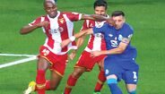 <strong>amarelo (ERRADO).</strong> J. Fellipe ganhou a bola a Herrera e acertou-lhe com a mão, de forma negligente, na face. Falta por assinalar e amarelo por exibir