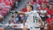 Salin (4) - Tremenda exibição do guardião francês, a negar o golo ao Benfica em variadíssimas ocasiões (6’, 18’, 20’, 21’, 52’, 70’, 71’ e 90’+6). Salin fez, provavelmente, uma das melhores exibições da sua já longa carreira, mantendo o Sporting ligado ao jogo durante os 90 minutos. Para recordar!