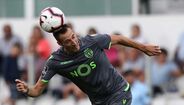 Petrovic (2) - Entrou para tentar fechar a porta da baliza de Salin e para dar mais capacidade de choque ao miolo.
