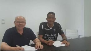 Defesa central Bryan Fok reforça Ac. Viseu