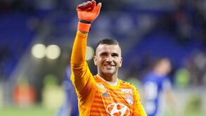 Anthony Lopes regressa e ajuda na vitória do Lyon