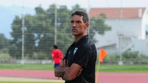 Serranos assinam com dois médios à experiência