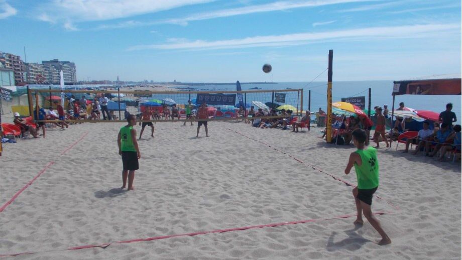 Figueira da Foz espera 550 praticantes de voleibol de praia na 'Smash Cup'