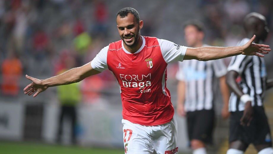 Minhotos arrasam Newcastle