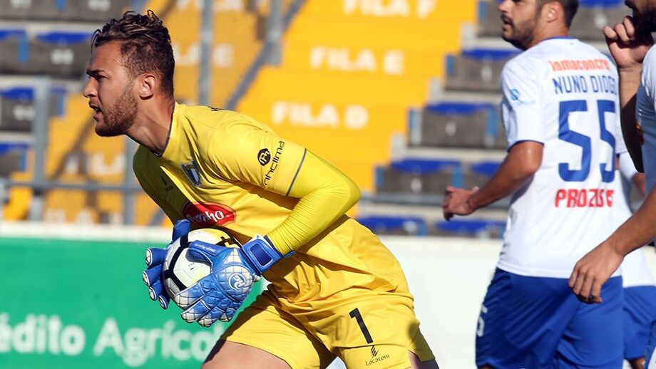 Gabriel renova por cinco anos
