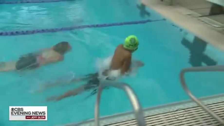 A história do miúdo de 10 anos que roubou um recorde a Michael Phelps