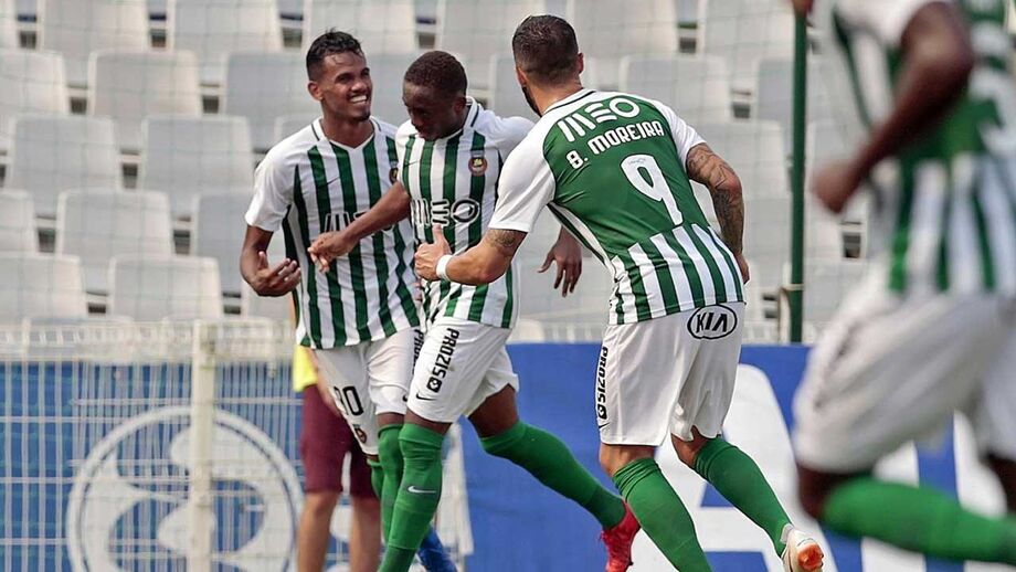 Golos nos descontos colocam Rio Ave na fase de grupos