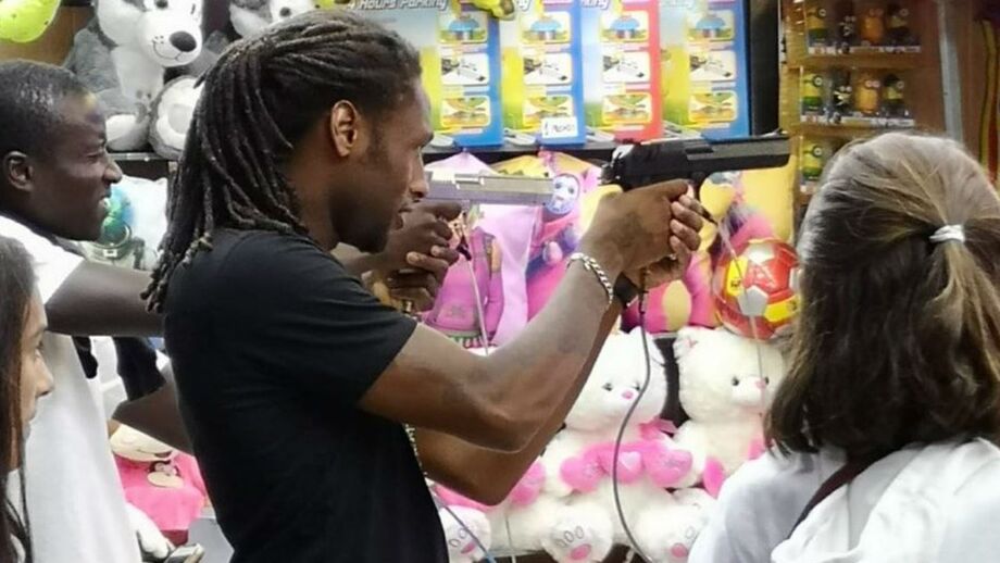 Rúben Semedo fotografado com arma de brincar nas festas de Huesca