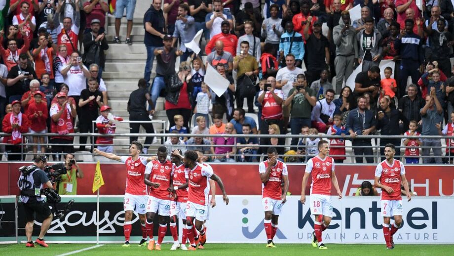 Reims vence Lyon e é líder