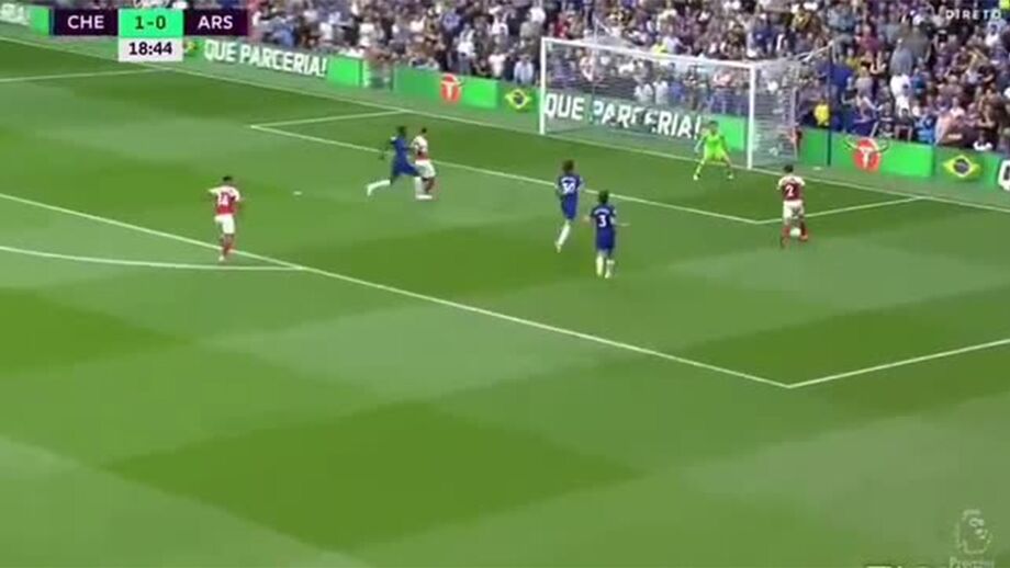 Aubameyang ainda estará a tentar perceber como falhou isto...