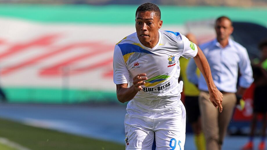 Carlos Vinícius reforça o ataque