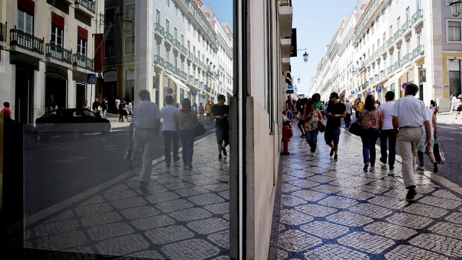 Pessoas consumo consumidor Chiado