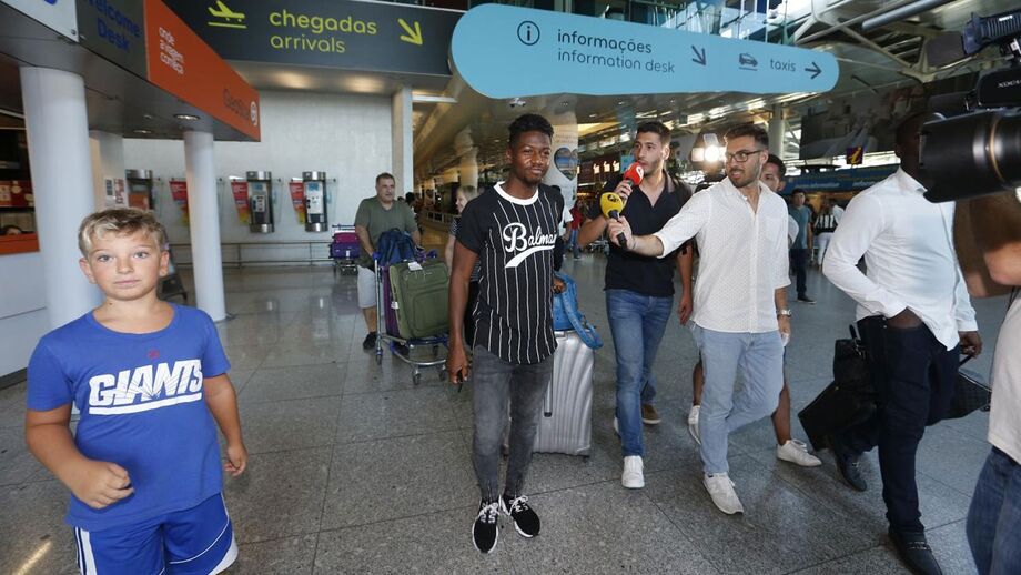 Mercado a ferver: Novo avançado do Sporting chegou a Lisboa e é apresentado ainda hoje