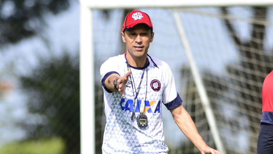 Milton Mendes: «Em qualquer profissão é preciso existir estudo»