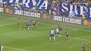 88': Penálti III (CERTO) - A bola passa, Aboubakar não. O avançado camaronês é derrubado por Nuno Coelho na área flaviense