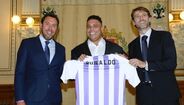 Ronaldo Nazário - Tornou-se o maior acionista do clube espanhol Valladolid FC (possui 51% das ações)
