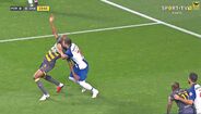 24': Penálti II (ERRADO) - Herrera puxa Jefferson pelas costas, derrubando-o na área. Falta clara que o árbitro deixou passar