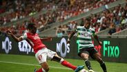 Nani (nota 3) - Se aquele cabeceamento (35’), na sequência de um livre indireto, não tem sido travado de forma sublime por Tiago Sá, talvez o capitão tivesse demorado mais tempo a ‘desaparecer’ do jogo