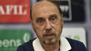 Plantel gerido com pinças