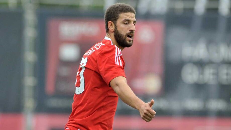 Mercado encerrado: Sporting empresta trio, Benfica inscreve Taarabt e Bueno integrado no FC Porto
