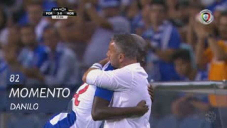 Danilo agradece ovação portista no regresso aos relvados