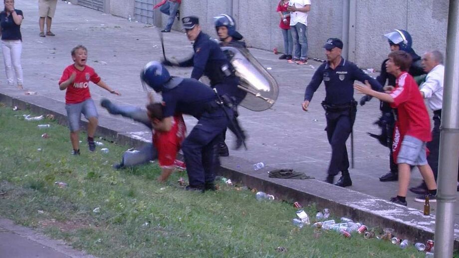 Agente da PSP reclama absolvição em caso de agressões a adeptos do Benfica em Guimarães