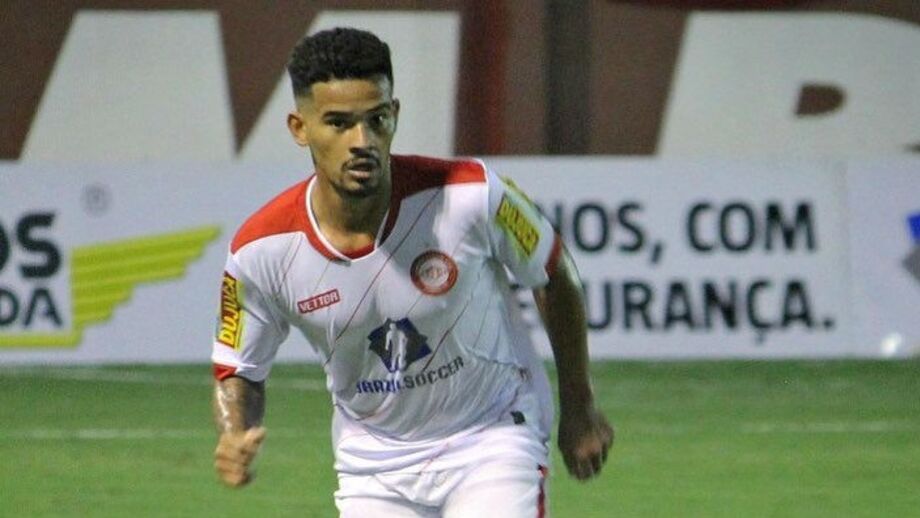 Breno chega para a lateral direita do Vilafranquense