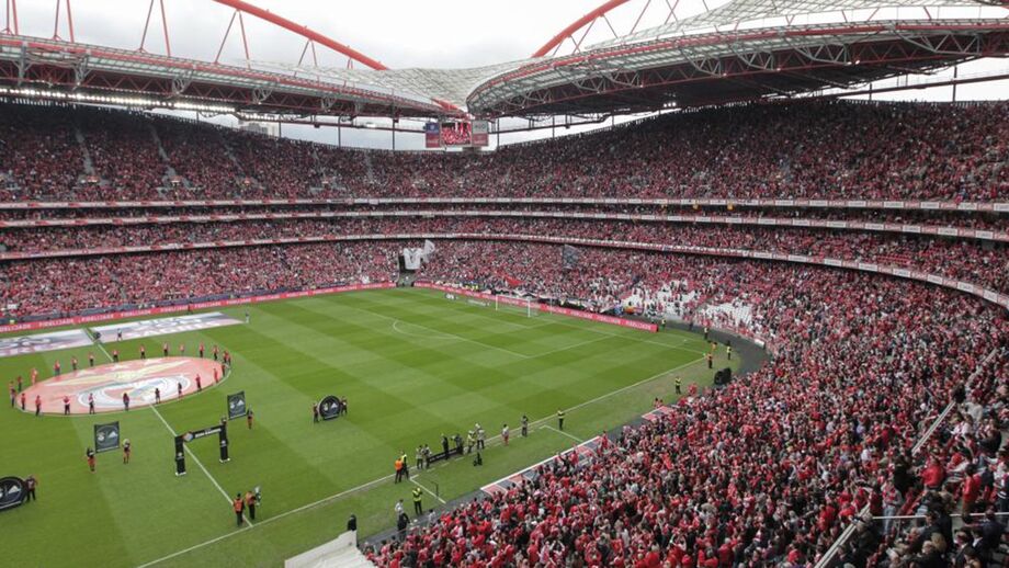 Apoio às claques do Benfica exposto em emails