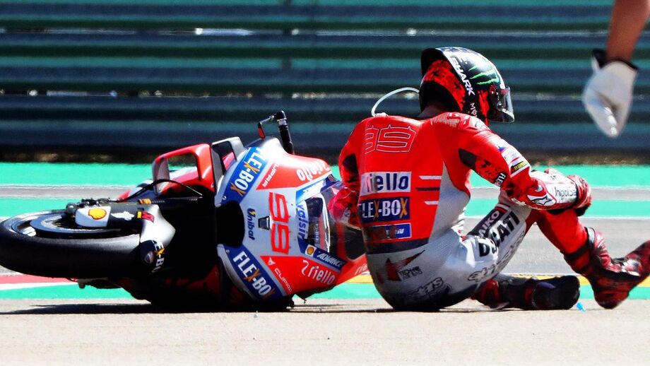 Lorenzo arrasa Márquez: «Estragou-me a corrida e espero um pedido de desculpas»