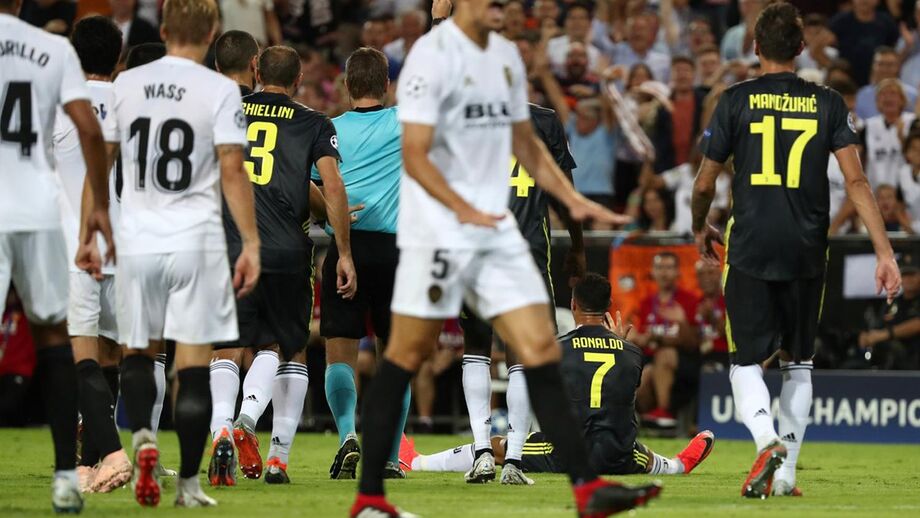 Clattenburg e a expulsão de Ronaldo: «Contacto foi mínimo»