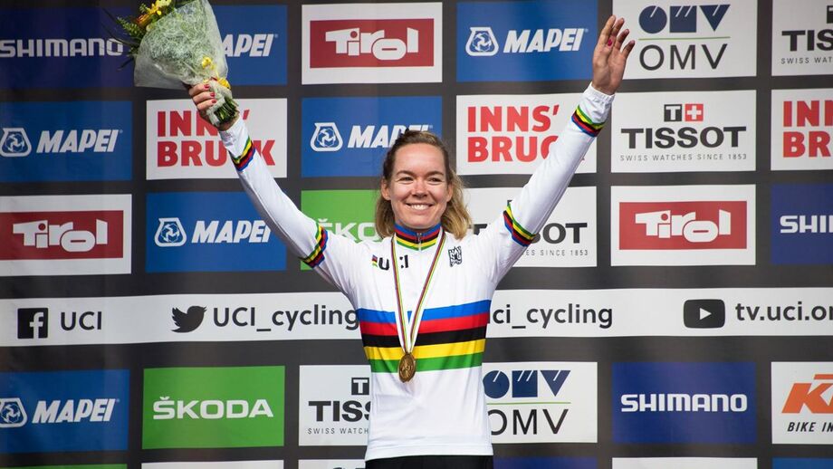 Anna van der Breggen sagra-se campeã mundial de estrada