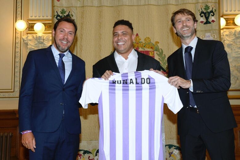 Ronaldo Nazário - Tornou-se o maior acionista do clube espanhol Valladolid FC (possui 51% das ações)