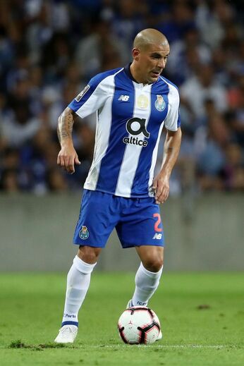 Defesas: Maxi Pereira
