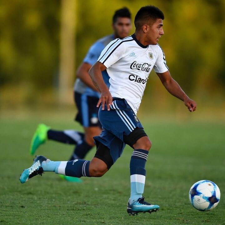 Thiago Almada (Vélez Sarsfield/Argentina) - Médio ofensivo, nasceu a 26 de abril de 2001