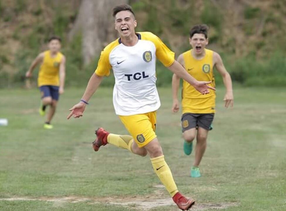 Tomás Espinoza (Rosário Central/Chile) - Médio, nasceu a 27 de maio de 2001