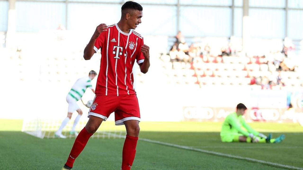 Oliver Batista Meier (Bayern Munique) - Médio ofensivo, nasceu a 16 de fevereiro de 2001