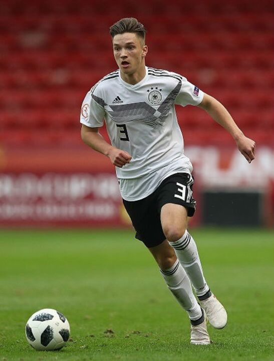 Noah Katterbach (Colónia/Alemanha) - Defesa, nasceu a 13 de abril de 2001