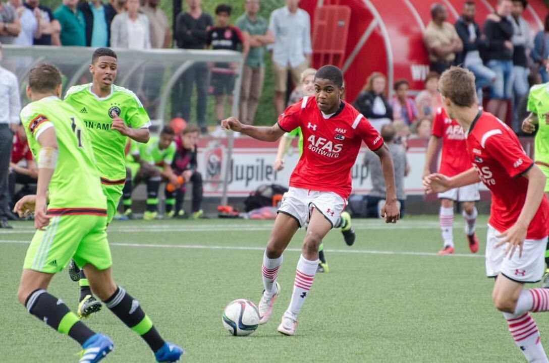 Myron Boadu (AZ Alkmaar/Holanda) - Ponta-de-lança, nasceu a 14 de janeiro de 2001