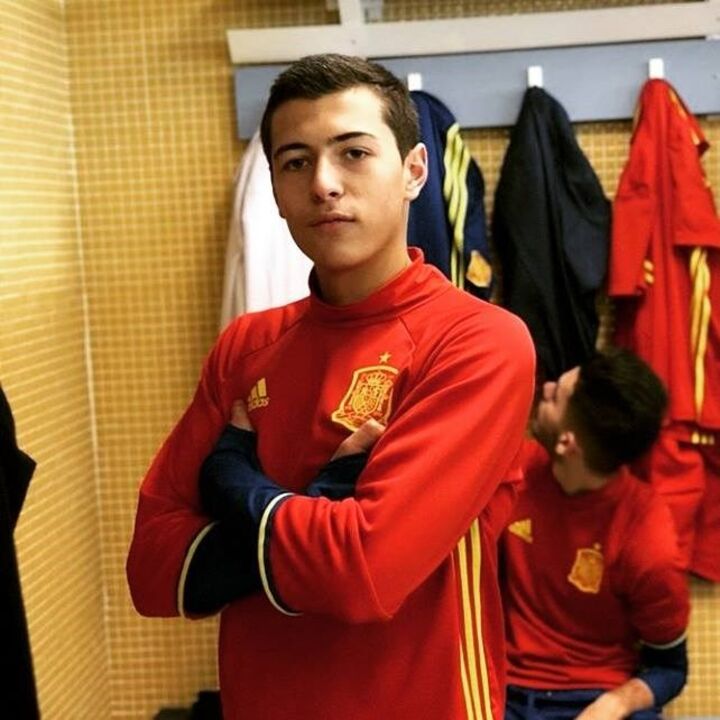 Pelayo Morilla (Sporting Gijón) - Avançado, nasceu a 12 de julho de 2001