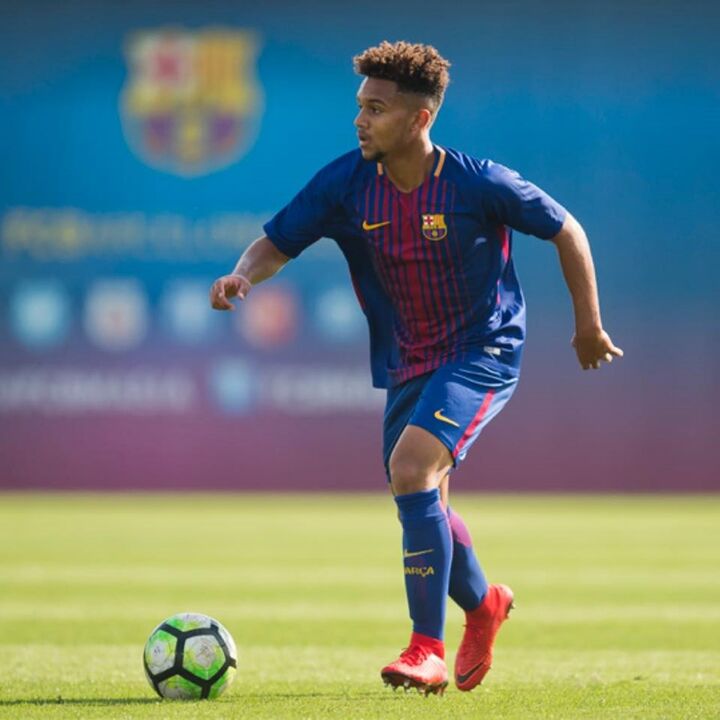 Konrad de la Fuente (Barcelona) - Extremo/avançado, nasceu a 16 de julho de 2001